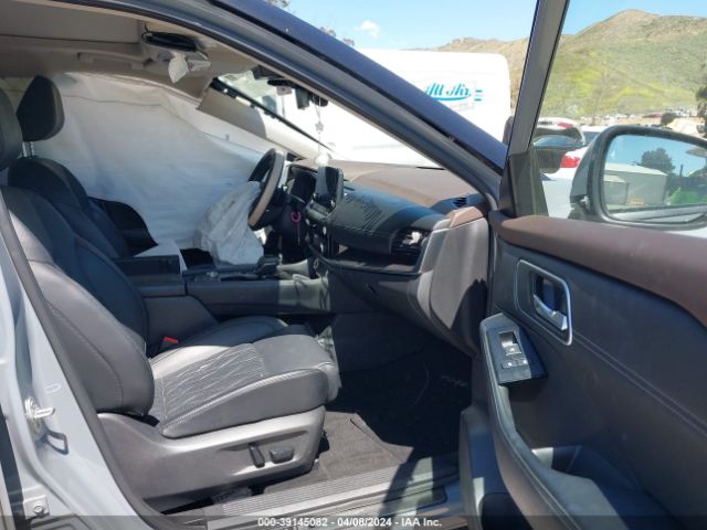 JN8BT3DC2PW101106 Nissan Rogue Platinum Fwd