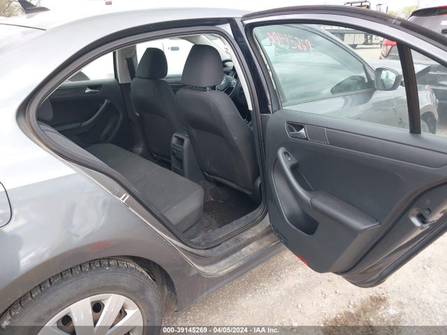 3VW2K7AJ8FM418604 Volkswagen Jetta 2.0l S
