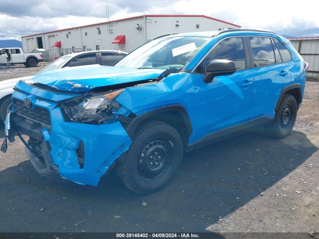Toyota RAV4 LE 2019 JTMF1RFV4KJ007173 Image 2