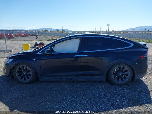 Tesla MODEL X 2018 5YJXCBE21JF115561 Image 13