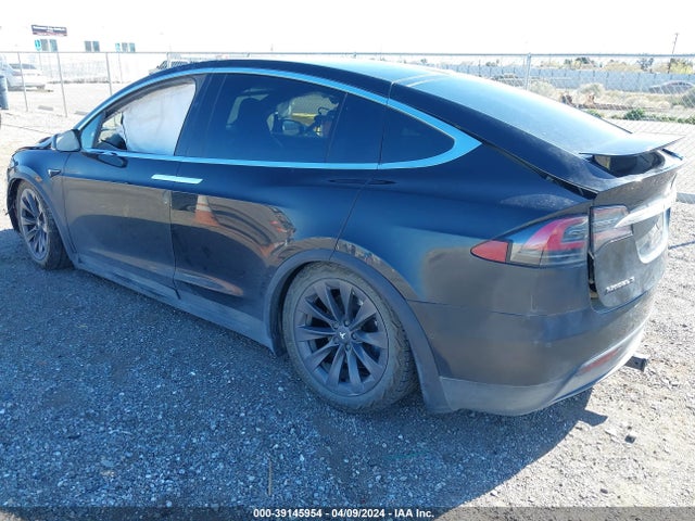 2018 TESLA MODEL X 5YJXCBE21JF115561 Photo 2