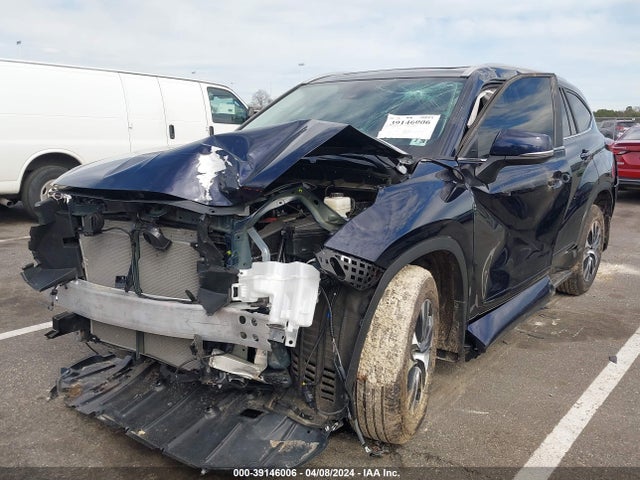 Toyota Highlander Xle 2023 5TDKDRBH4PS022451 Image 2