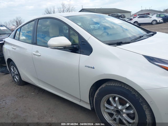Toyota Prius Four 2018 JTDKARFU8J3065375 Image 13