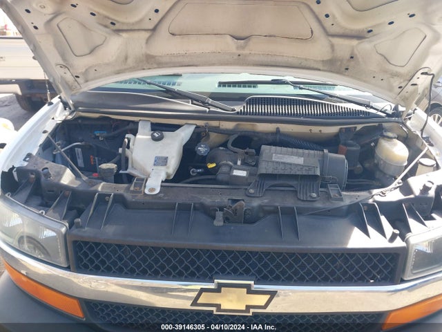 Chevrolet Express 2500 Work Van 2017 1GCWGAFF9H1236952 Image 10