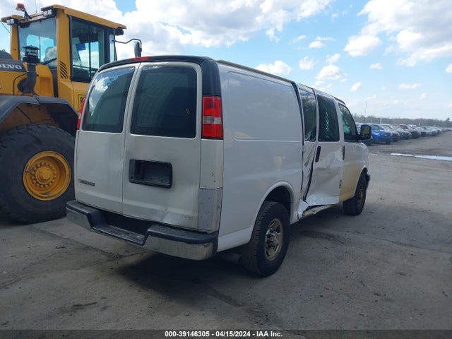 Chevrolet Express 2500 Work Van 2017 1GCWGAFF9H1236952 Image 4