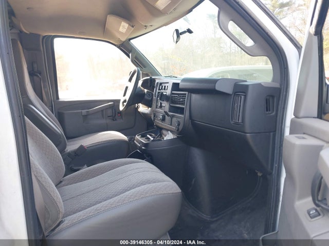Chevrolet Express 2500 Work Van 2017 1GCWGAFF9H1236952 Image 5