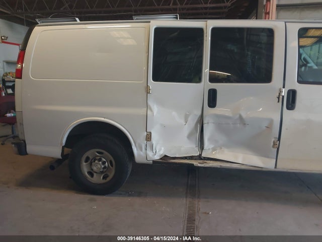 Chevrolet Express 2500 Work Van 2017 1GCWGAFF9H1236952 Image 6