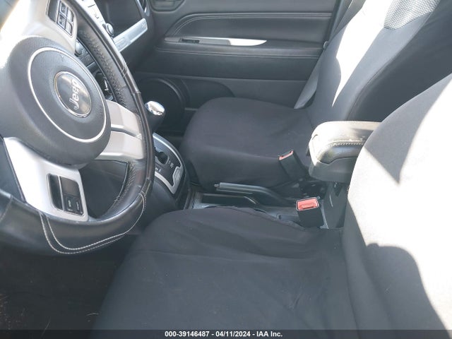 1C4NJCEB0HD198579 Jeep Compass Latitude Fwd