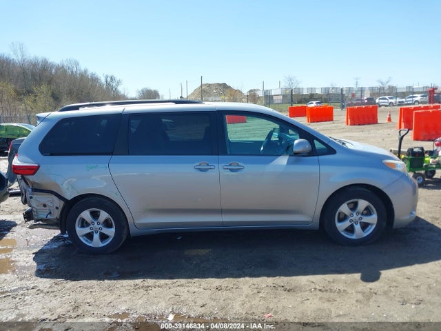 Toyota Sienna Le 8 Passenger 2015 5TDKK3DCXFS571607 Image 13
