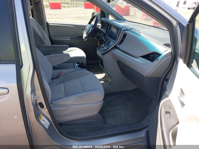 Toyota Sienna Le 8 Passenger 2015 5TDKK3DCXFS571607 Image 5