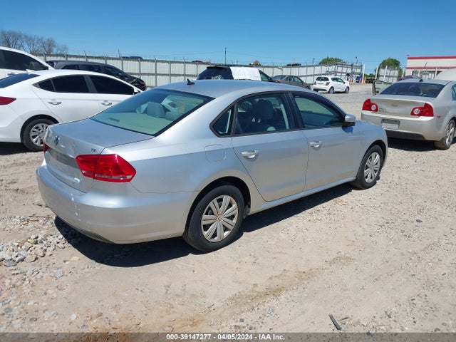 1VWAT7A33EC084203 Volkswagen Passat 1.8t S
