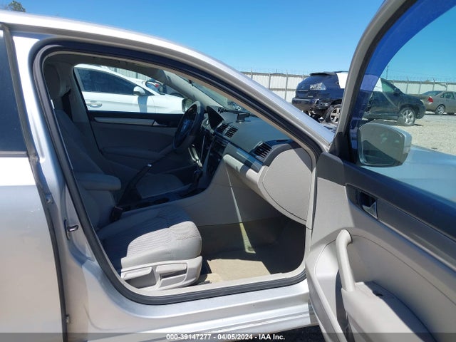 1VWAT7A33EC084203 Volkswagen Passat 1.8t S