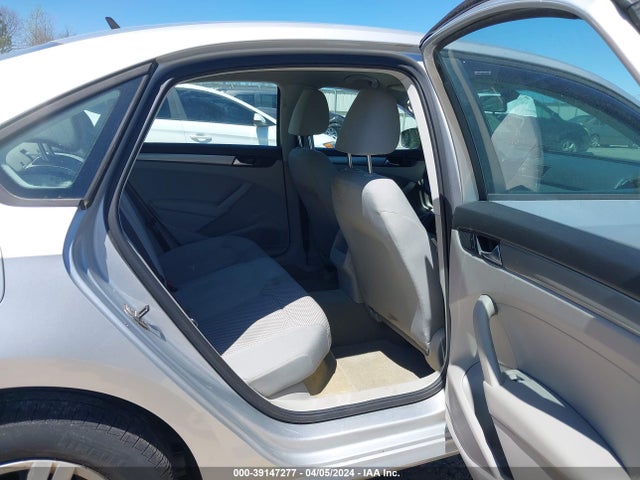 1VWAT7A33EC084203 Volkswagen Passat 1.8t S