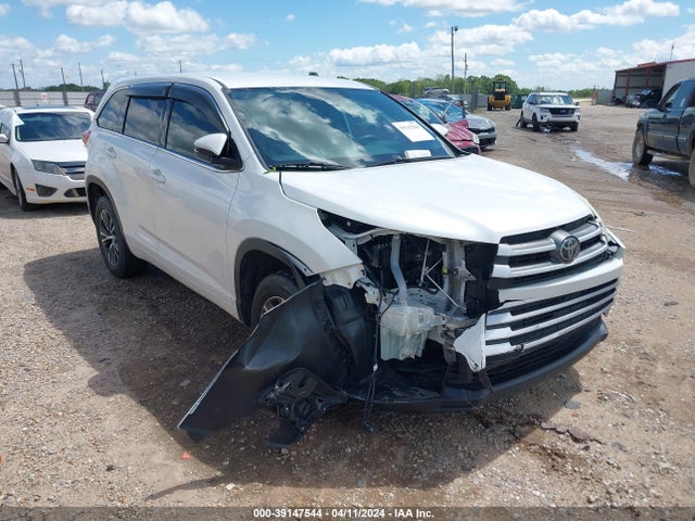 Toyota Highlander Le 2018 5TDZARFH6JS040572 Image 1