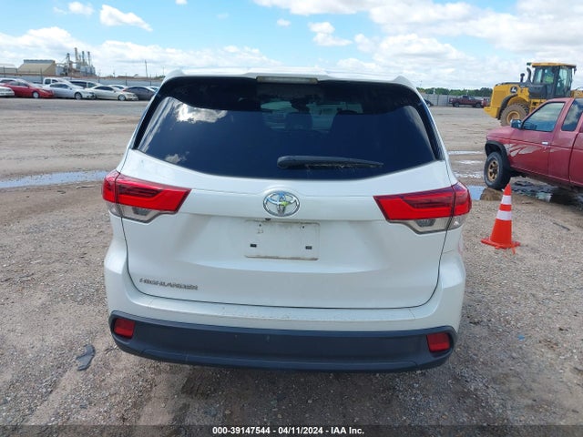 Toyota Highlander Le 2018 5TDZARFH6JS040572 Image 16