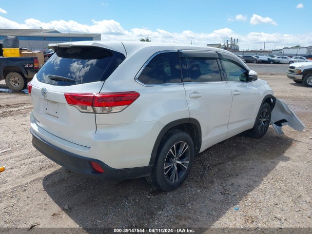 Toyota Highlander Le 2018 5TDZARFH6JS040572 Image 4