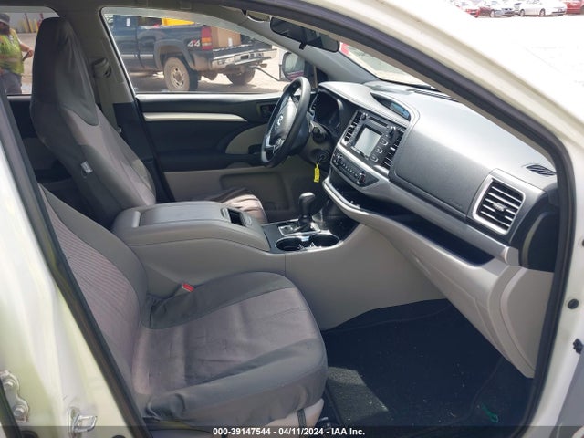 Toyota Highlander Le 2018 5TDZARFH6JS040572 Image 5