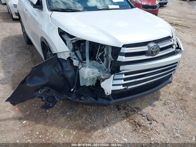 Toyota Highlander Le 2018 5TDZARFH6JS040572 Image 6