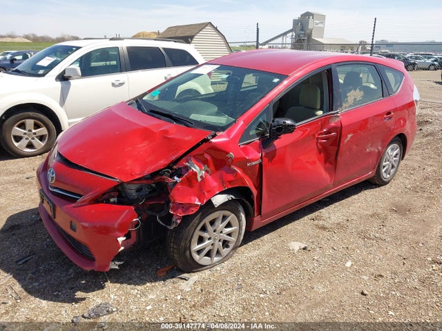 Toyota Prius V Three 2014 JTDZN3EU1E3319290 Image 2