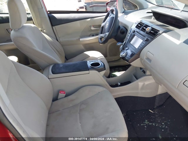 Toyota Prius V Three 2014 JTDZN3EU1E3319290 Image 5