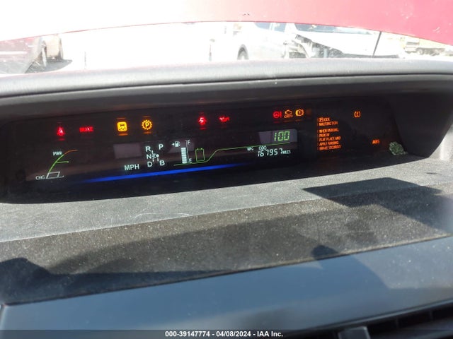 Toyota Prius V Three 2014 JTDZN3EU1E3319290 Image 7