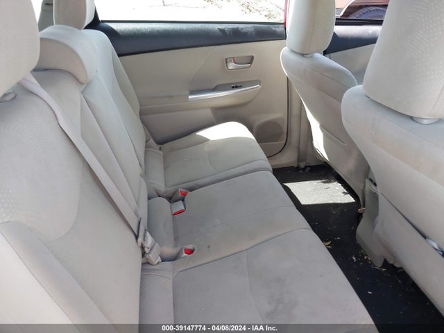 Toyota Prius V Three 2014 JTDZN3EU1E3319290 Image 8