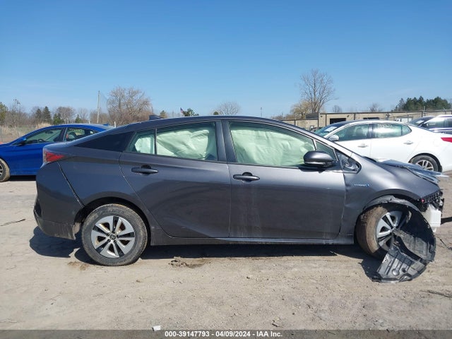 Toyota Prius Three 2018 JTDKARFU0J3553204 Image 13