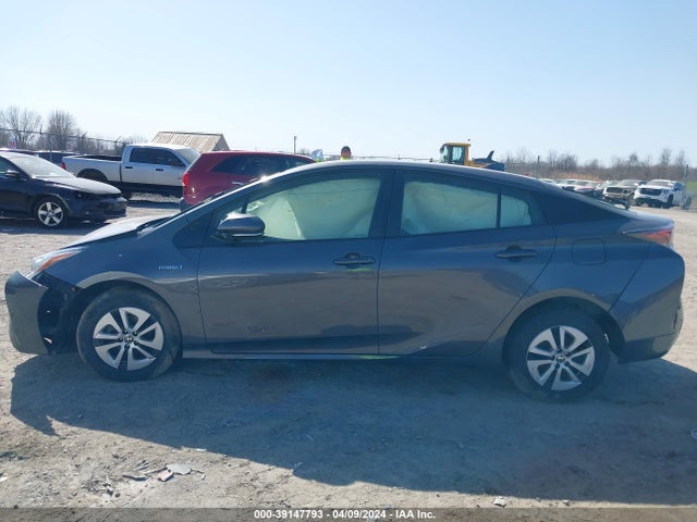 Toyota Prius Three 2018 JTDKARFU0J3553204 Image 14