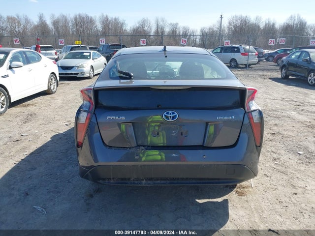 Toyota Prius Three 2018 JTDKARFU0J3553204 Image 16