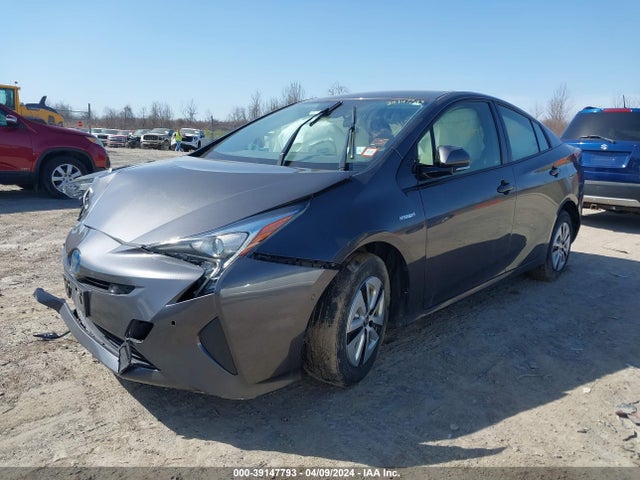 Toyota Prius Three 2018 JTDKARFU0J3553204 Image 2