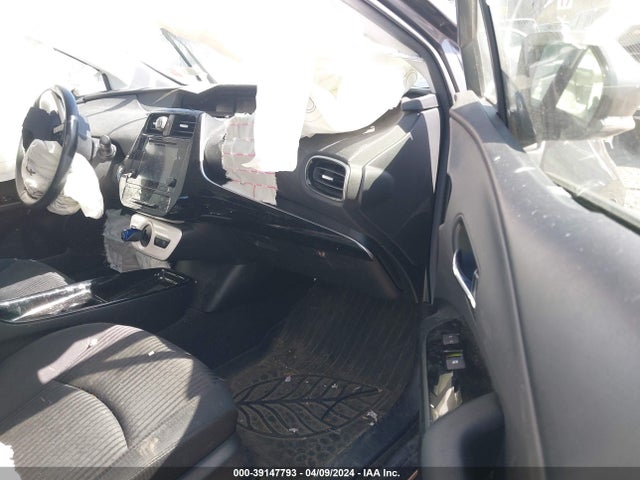 Toyota Prius Three 2018 JTDKARFU0J3553204 Image 5