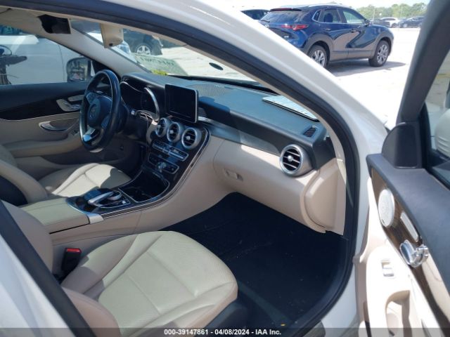 55SWF4JBXFU069352 Mercedes-Benz C 300 Luxury/sport