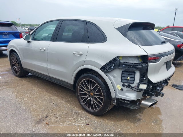 2021 PORSCHE CAYENNE WP1AA2AY7MDA07588 Photo 2