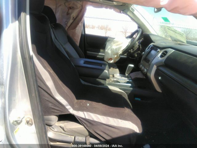 5TFDW5F19EX395307 Toyota Tundra Sr5 5.7l V8
