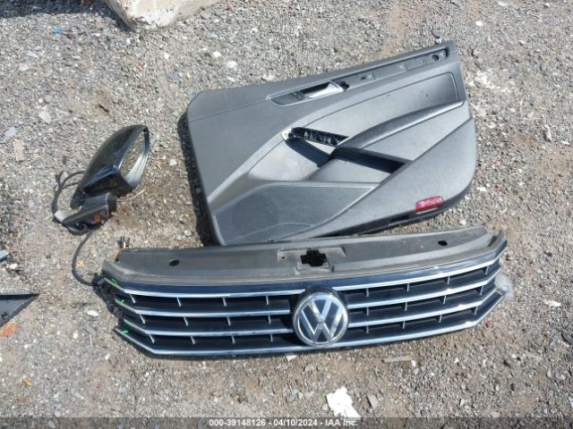 1VWBA7A35JC033483 Volkswagen Passat 2.0t Se