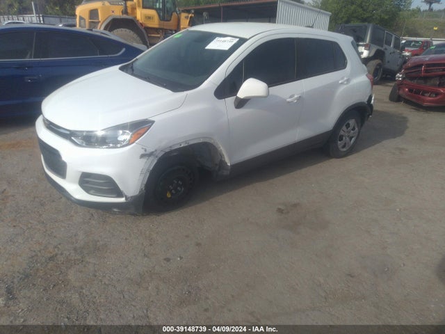 Chevrolet TRAX LS 2019 3GNCJKSB1KL144884 Image 2