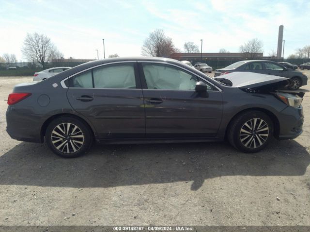 4S3BNAB67J3013829 Subaru Legacy 2.5i