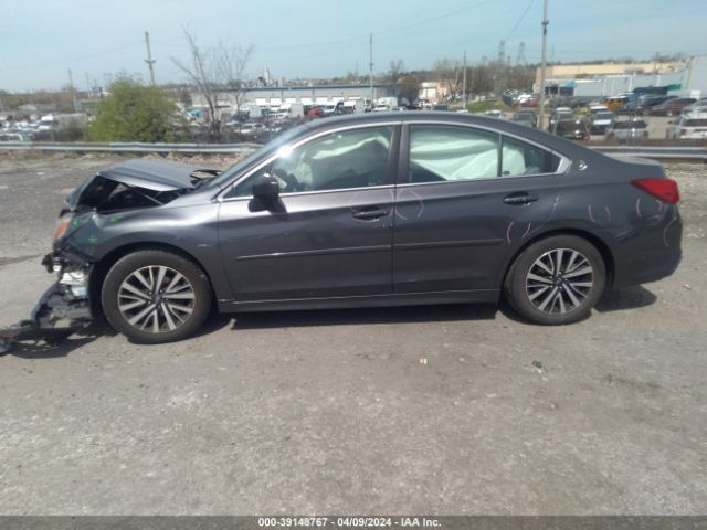 4S3BNAB67J3013829 Subaru Legacy 2.5i