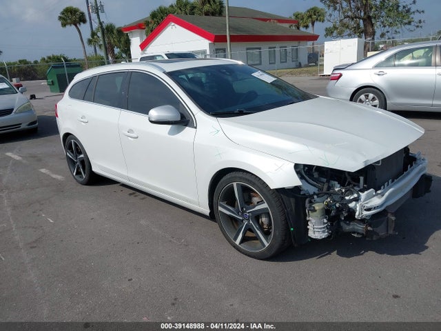 Volvo V60 T5/t6 R-design 2016 YV1902SP2G1303664 главное изображение