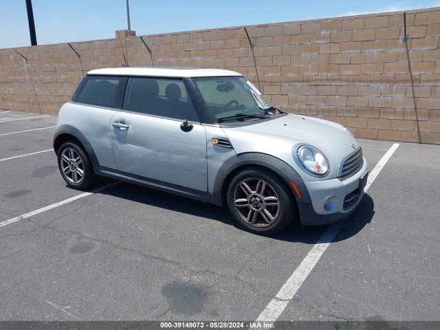 2011 MINI COOPER WMWSU3C59BT251510 Photo 0