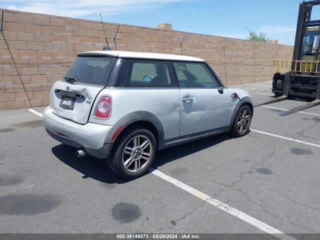 2011 MINI COOPER WMWSU3C59BT251510 Photo 3