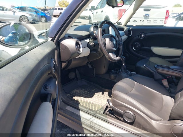 2011 MINI COOPER WMWSU3C59BT251510 Photo 4