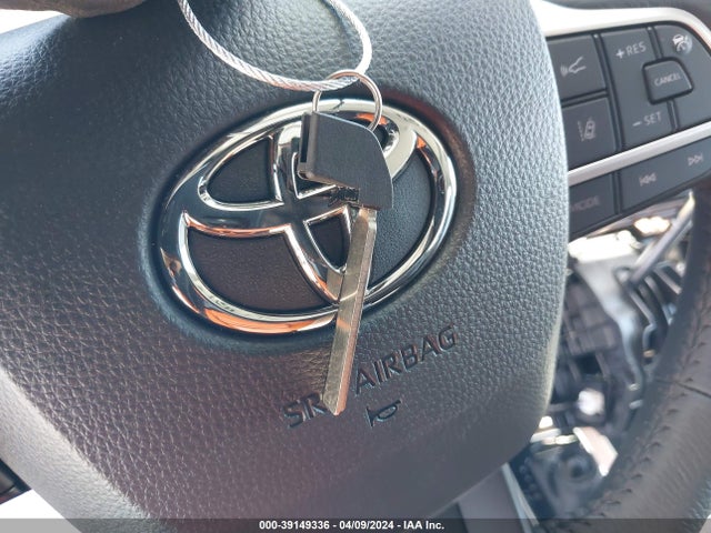 Toyota SIENNA XLE 2023 5TDJRKEC2PS175348 Image 11