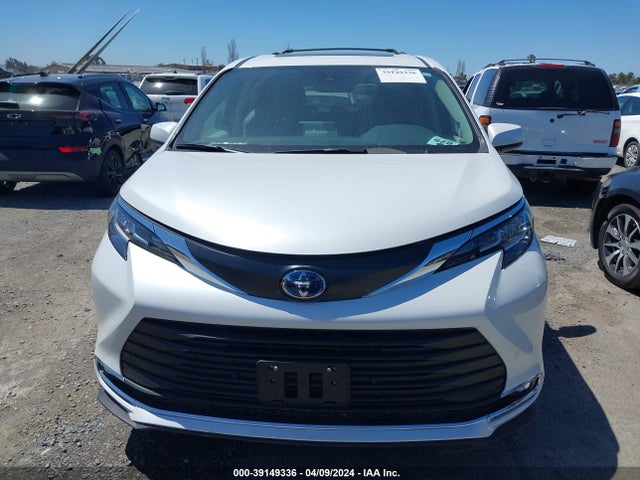 Toyota SIENNA XLE 2023 5TDJRKEC2PS175348 Image 12