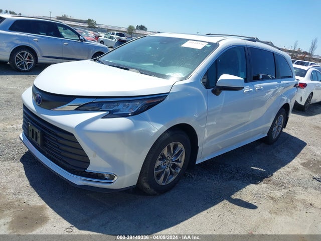 Toyota SIENNA XLE 2023 5TDJRKEC2PS175348 Image 2