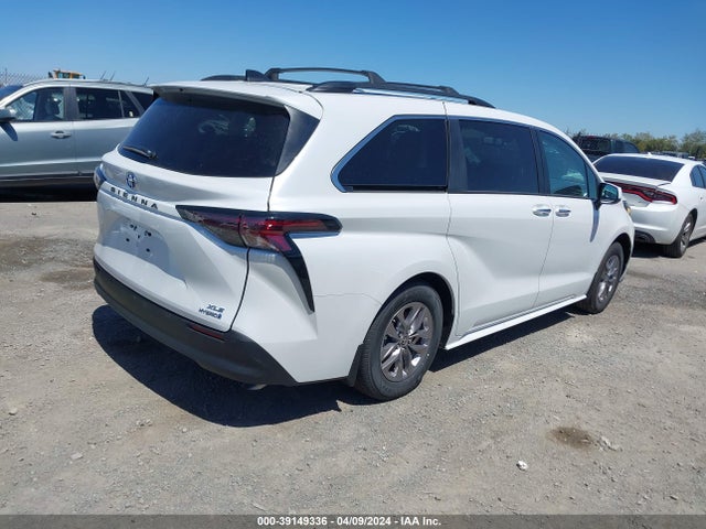 Toyota SIENNA XLE 2023 5TDJRKEC2PS175348 Image 4