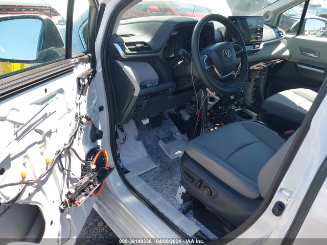 Toyota SIENNA XLE 2023 5TDJRKEC2PS175348 Image 6