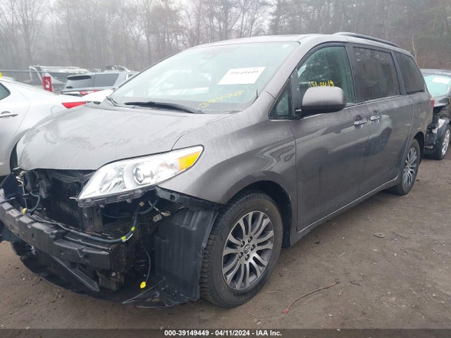 Toyota Sienna Xle 8 Passenger 2018 5TDYZ3DC6JS934256 Image 2