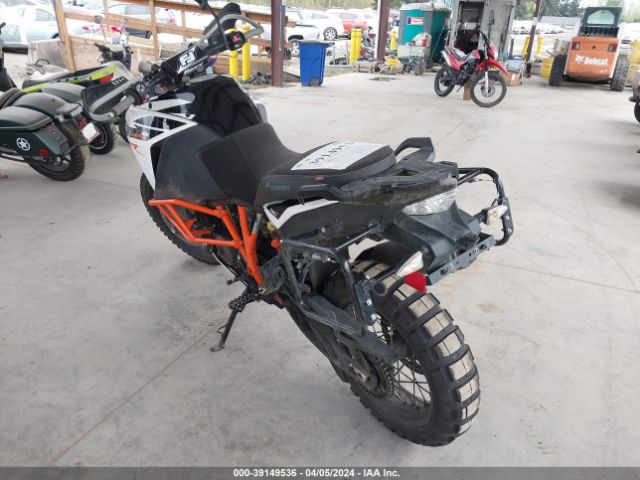 2017 KTM 1090 VBKV49404HM966914 Photo 2