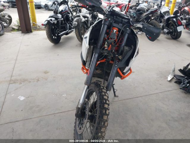 2017 KTM 1090 VBKV49404HM966914 Photo 4